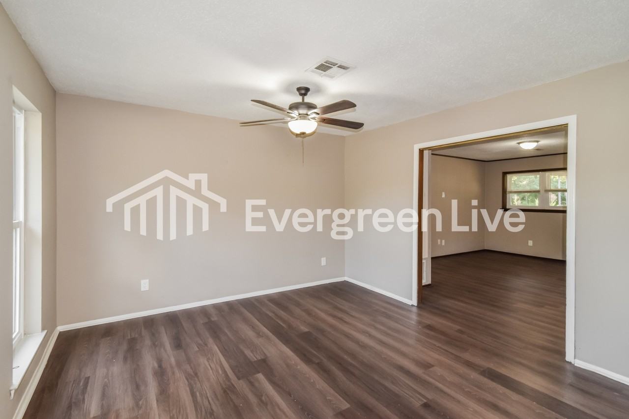 6442 Pinebrook Dr - Photo 2 of 10