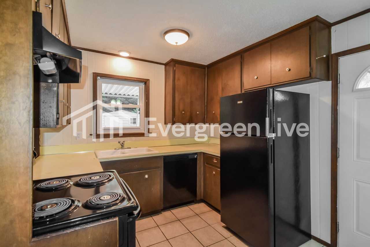 6442 Pinebrook Dr - Photo 4 of 10