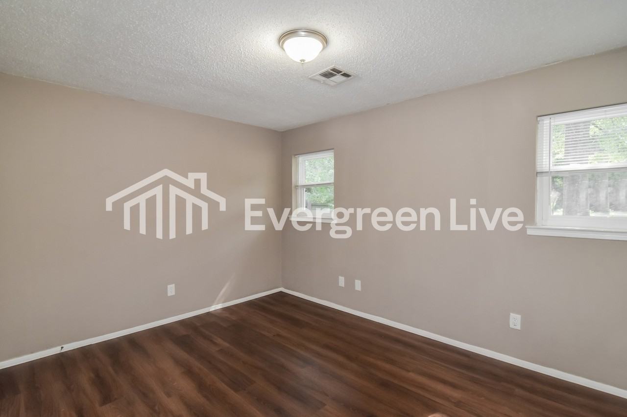 6442 Pinebrook Dr - Photo 5 of 10