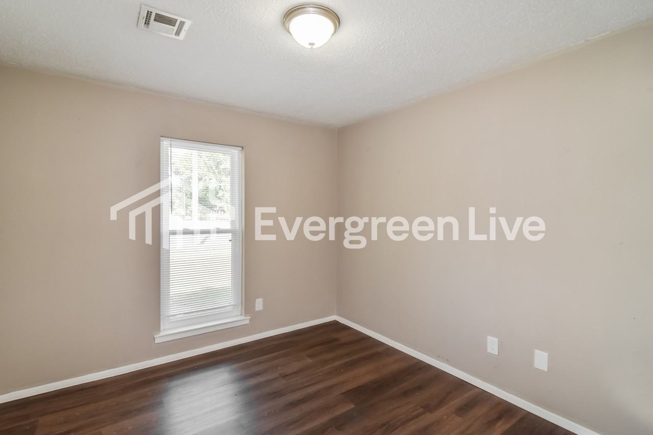 6442 Pinebrook Dr - Photo 7 of 10