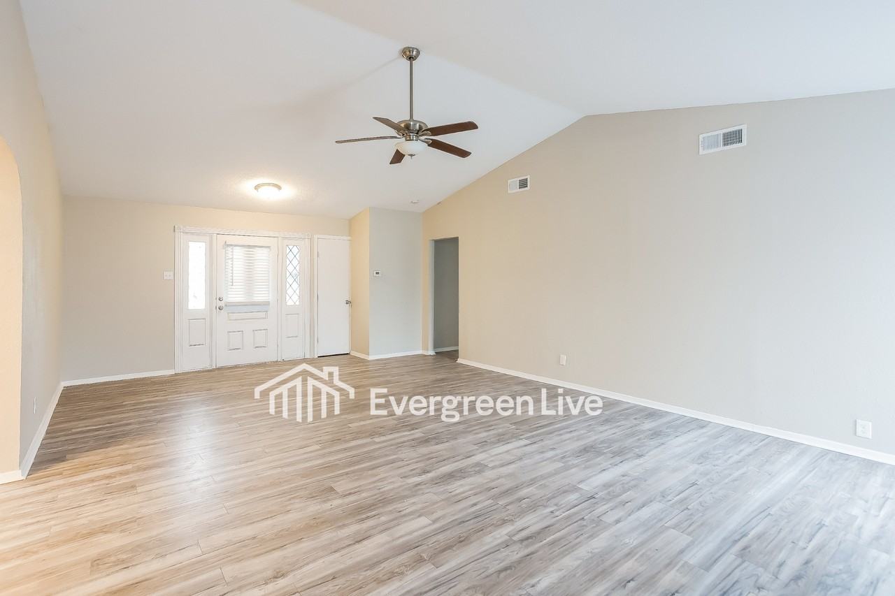 1710 Warwick St - Photo 6 of 17