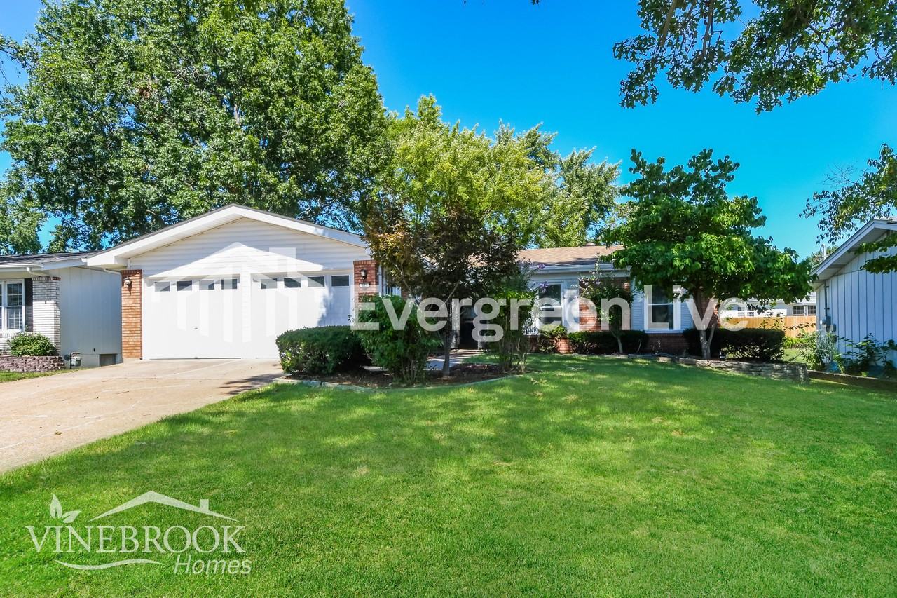 829 Townhouse Ln - Photo 3 of 31