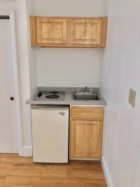 274 Newbury Street - Photo 3 of 5