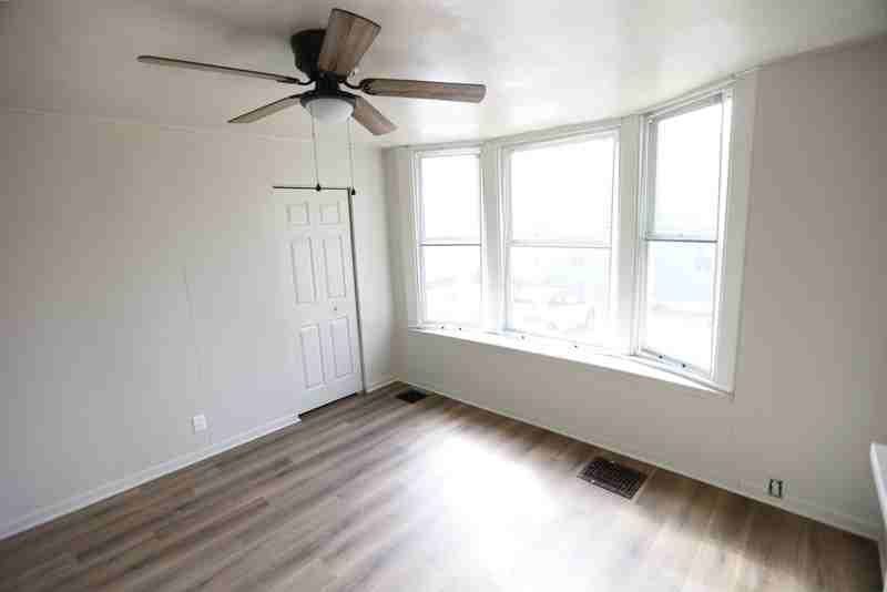 437 Eastern Ave Se - Photo 3 of 6