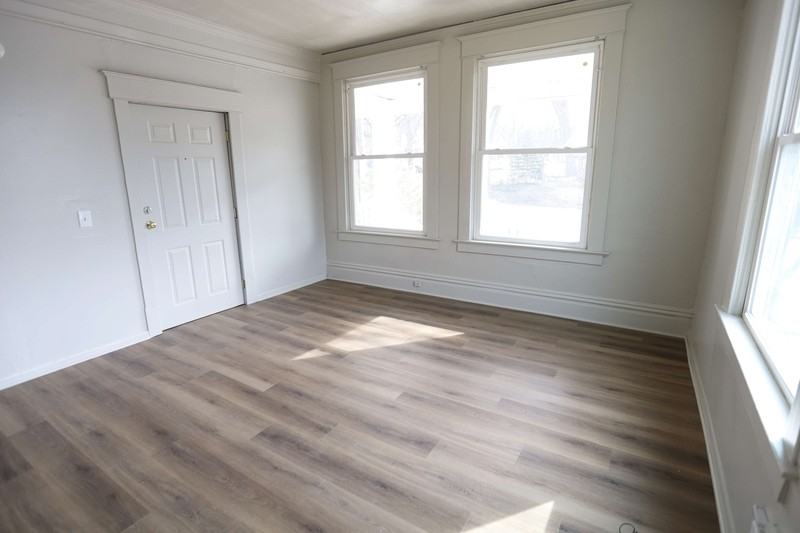 437 Eastern Ave Se - Photo 4 of 6