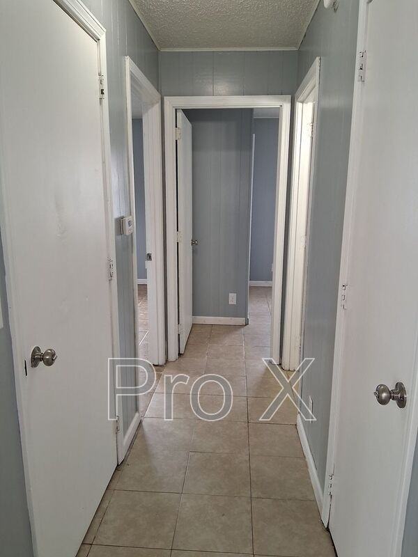 407 Park St #C - Photo 4 of 12