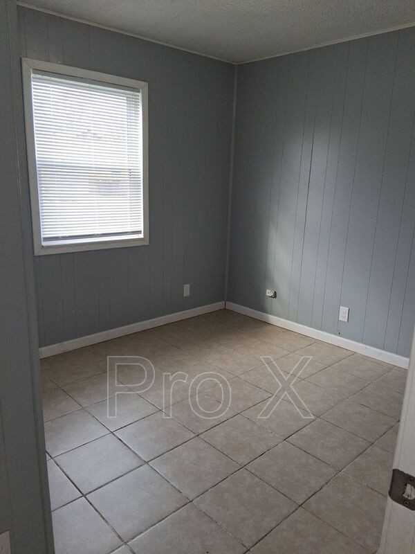 407 Park St #C - Photo 5 of 12