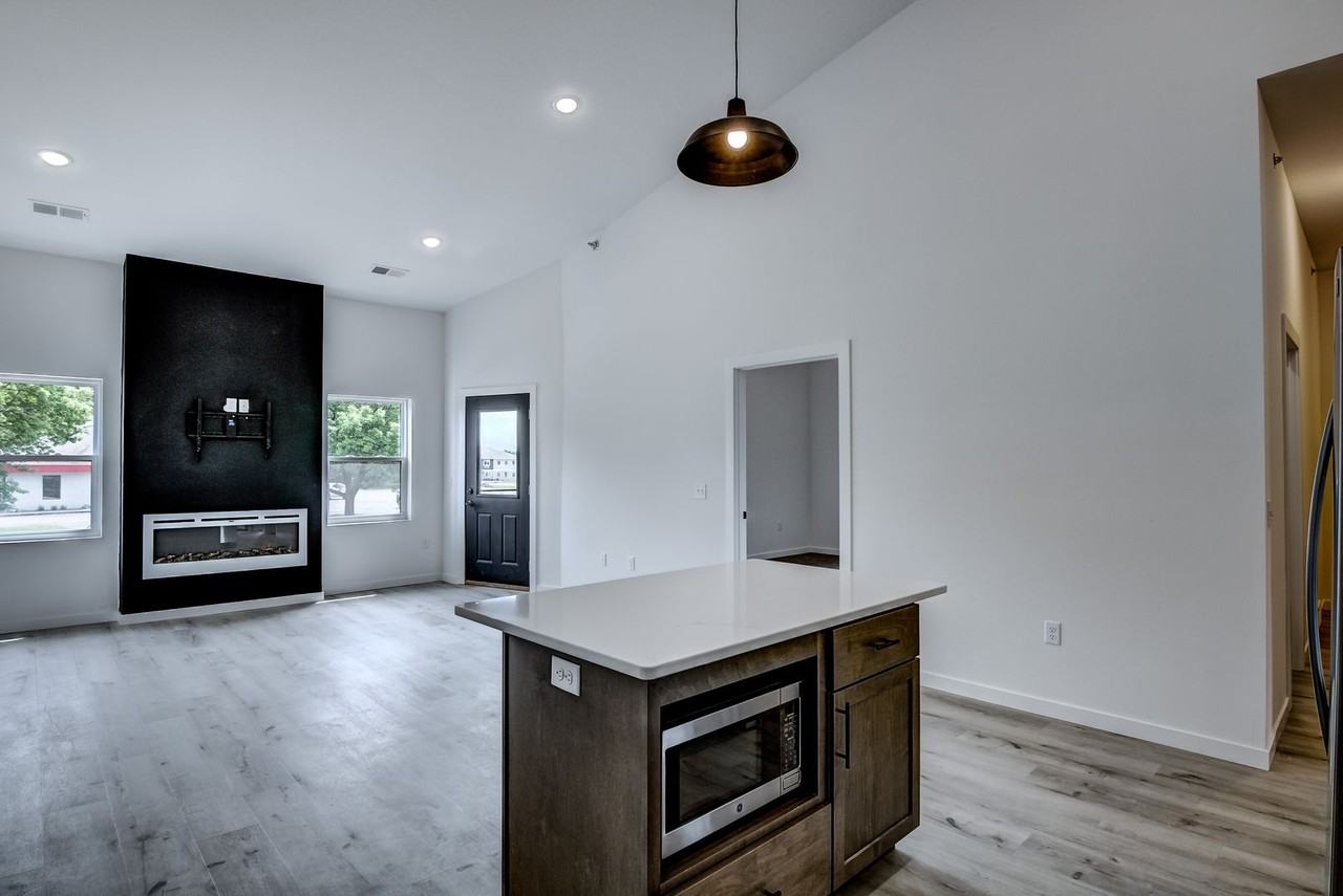 1270 3rd Street East - Photo 4 of 14