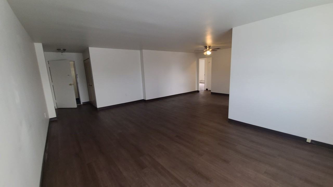 Avon Court Apartment Associates - Photo 2 of 13