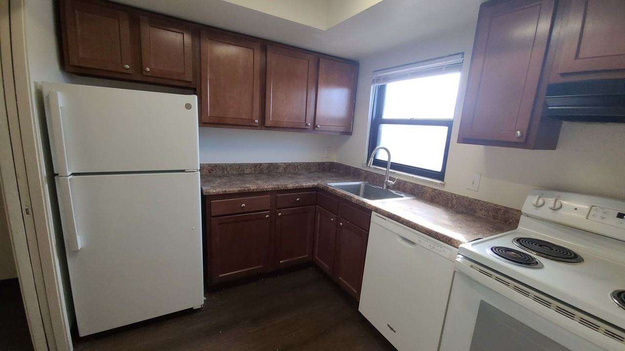 Avon Court Apartment Associates - Photo 4 of 13