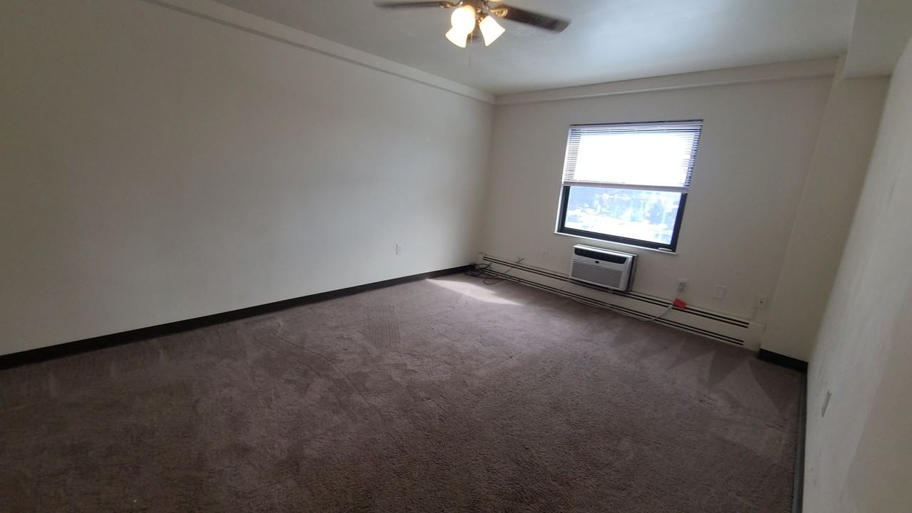 Avon Court Apartment Associates - Photo 5 of 13