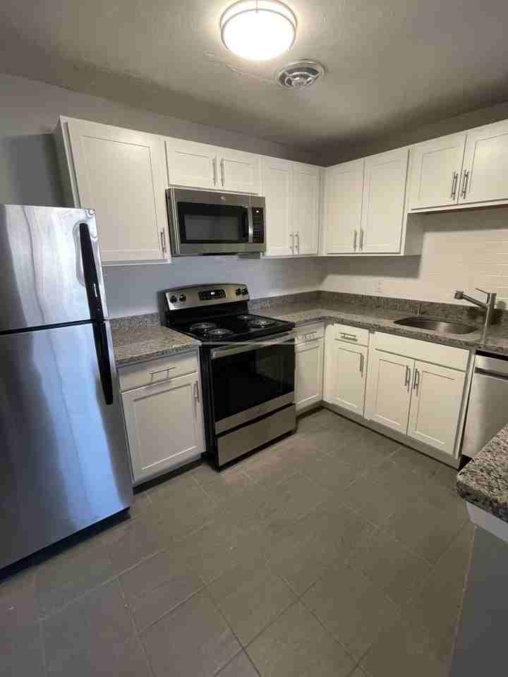 14 Riverside St #3 - Photo 2 of 11