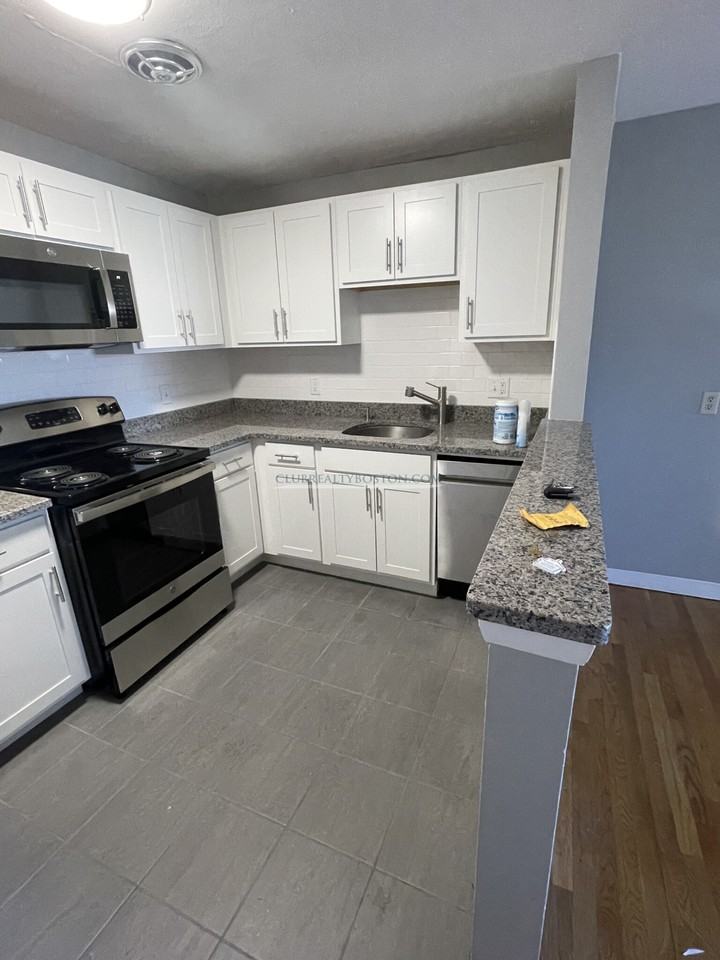 14 Riverside St #3 - Photo 3 of 11