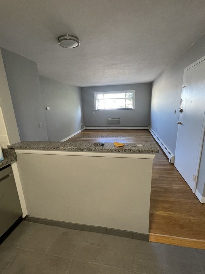 14 Riverside St #3 - Photo 4 of 11