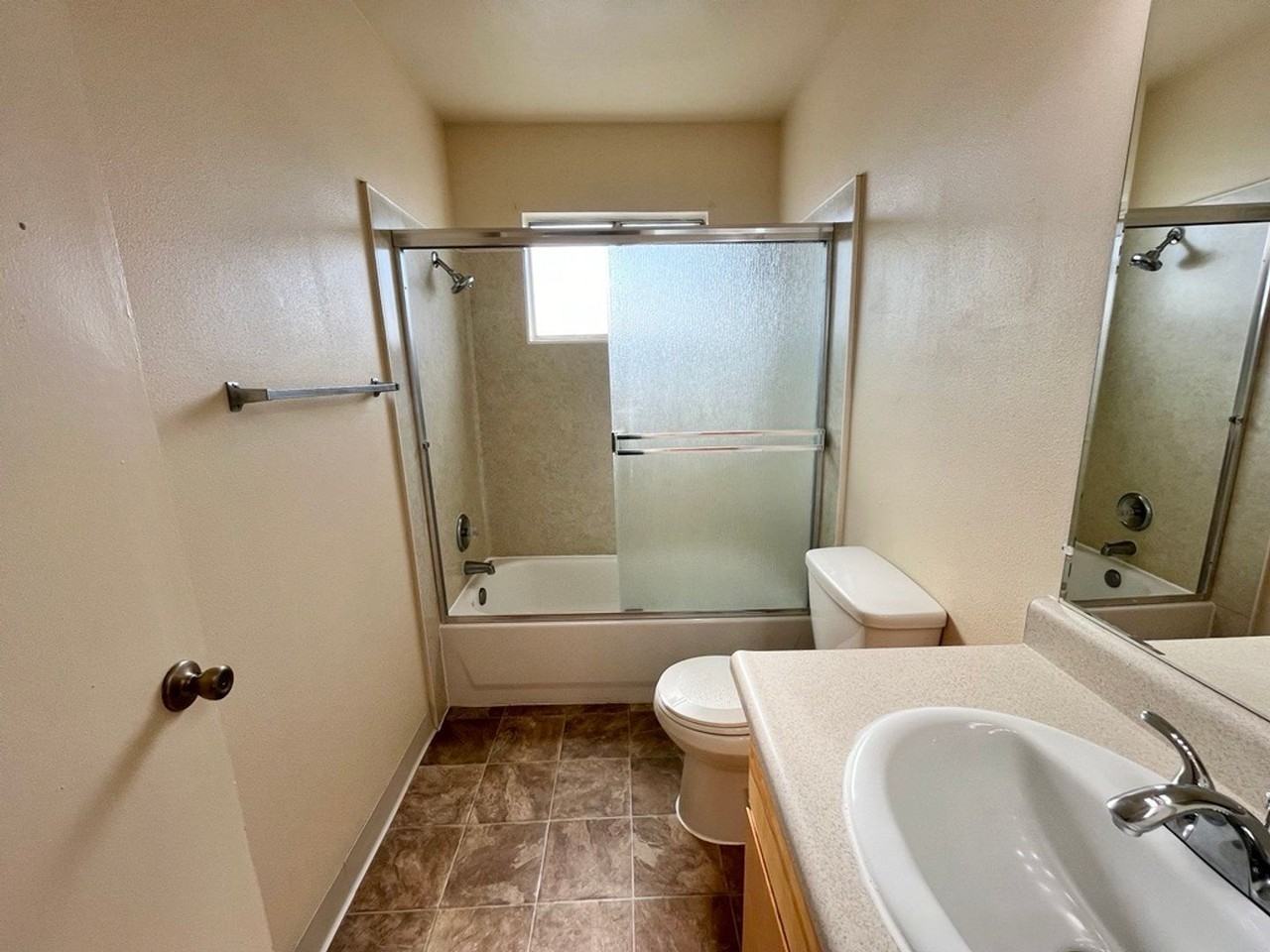 Granada Apartments - Photo 6 of 8