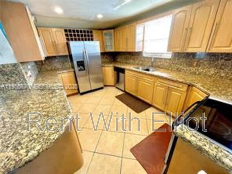 7150 Coolidge St - Photo 6 of 18