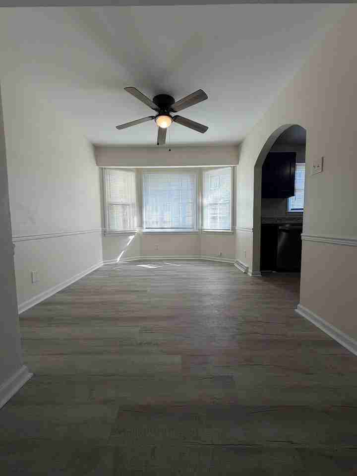 4015 Woodleaf Rd - Photo 3 of 24