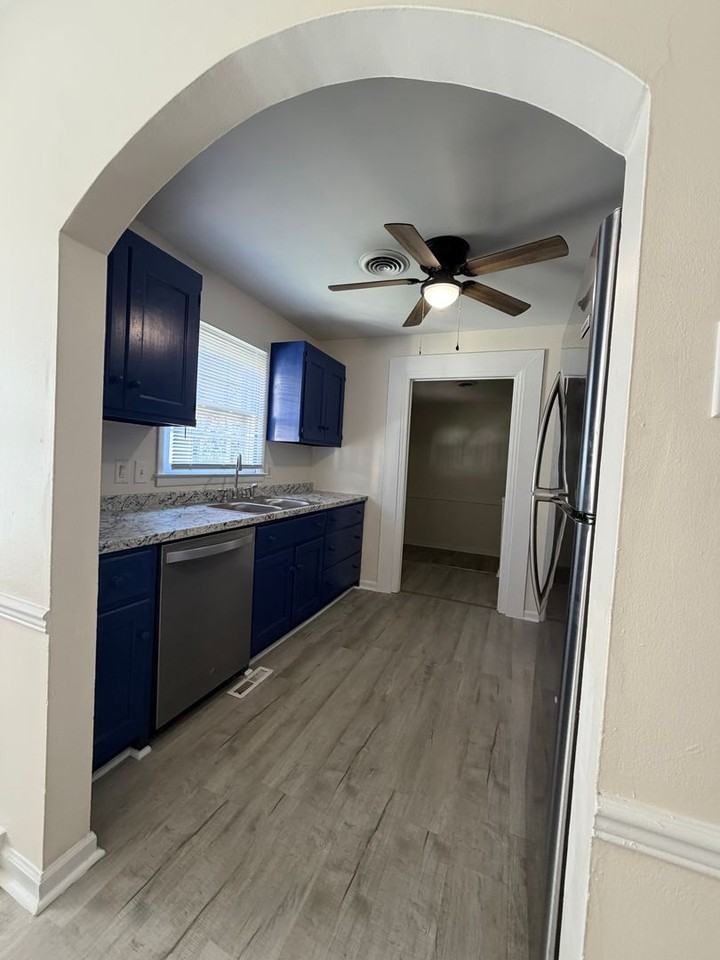 4015 Woodleaf Rd - Photo 6 of 24