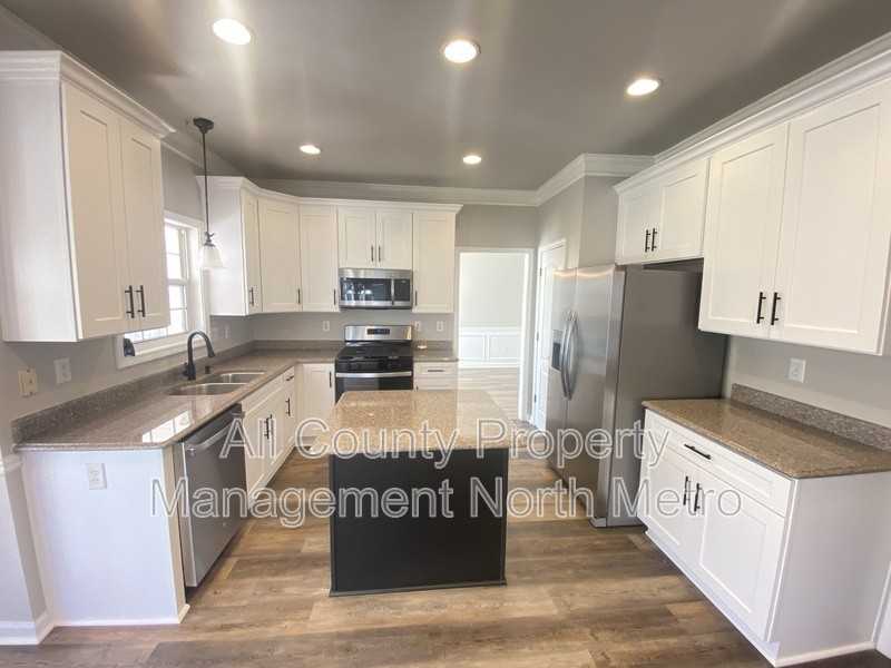 1610 Elgaen Place Dr - Photo 7 of 15