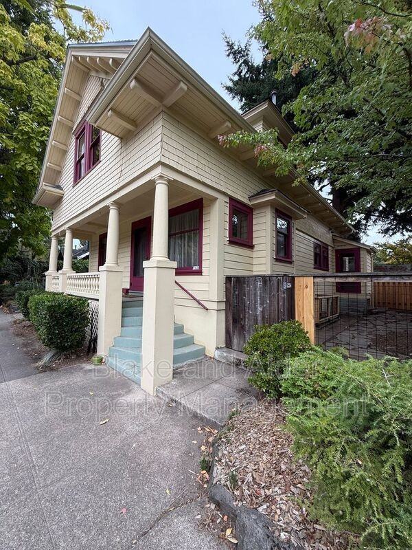 7824 Se 11th Ave - Photo 3 of 36