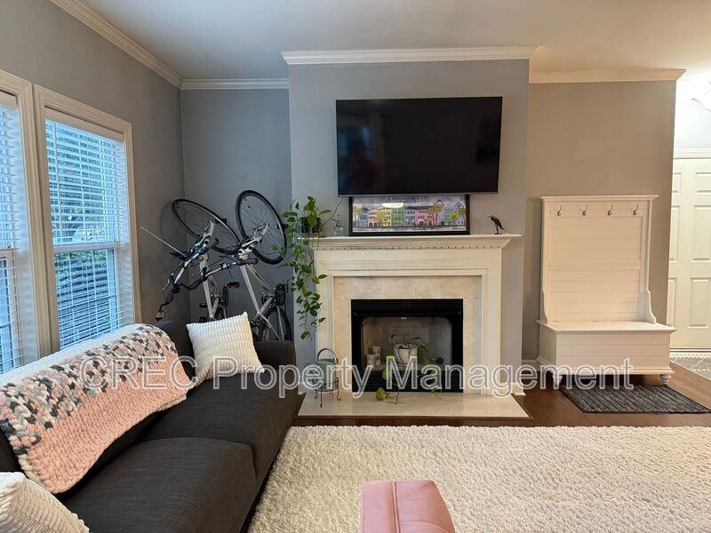 1202 Grove Park Dr - Photo 5 of 41