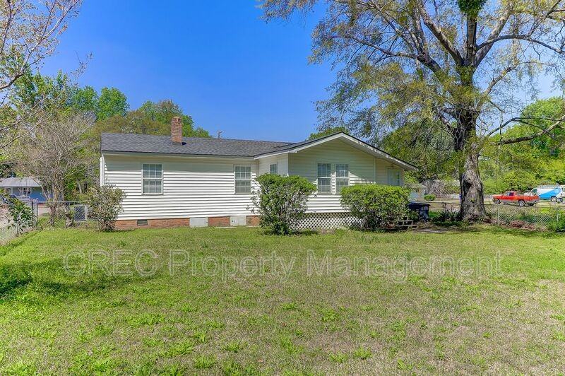 2401 Eagle Dr - Photo 2 of 36