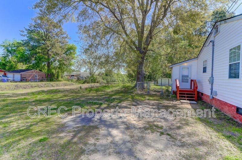 2401 Eagle Dr - Photo 3 of 36