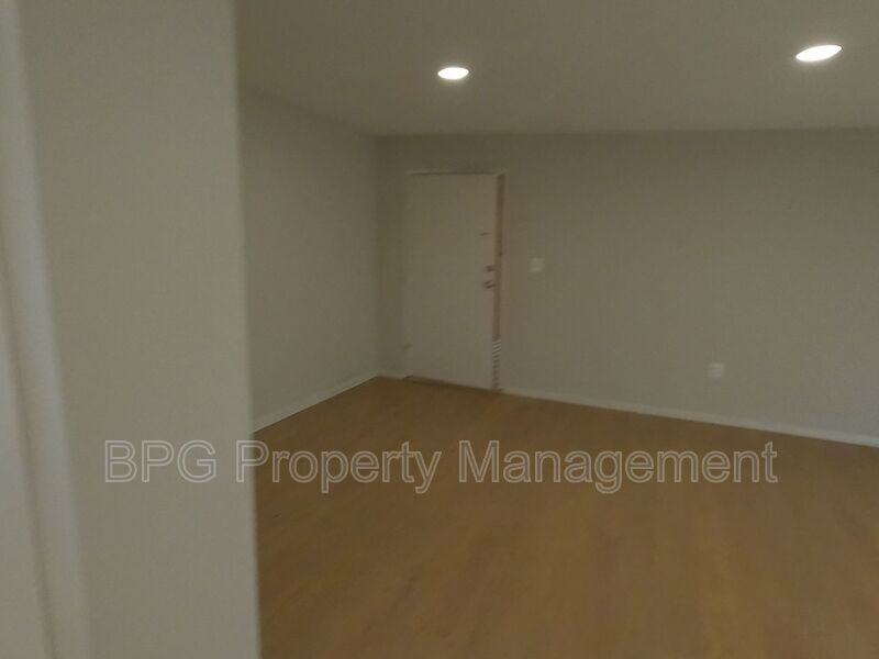 8812 Wesley Ave #201 - Photo 6 of 11