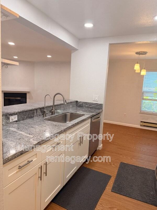 7 Lancaster Cir #141 - Photo 5 of 20