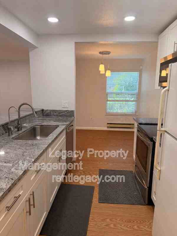 7 Lancaster Cir #141 - Photo 6 of 20