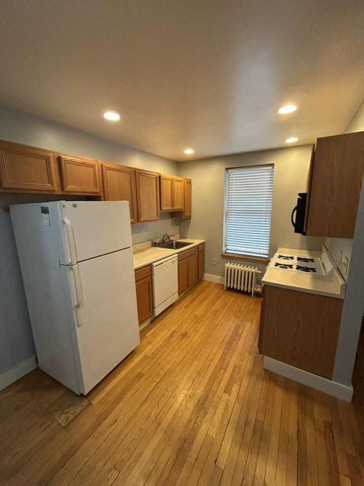 91 Broad St - Photo 4 of 8