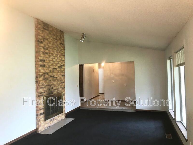 5316 Nw 111th Ter - Photo 4 of 45