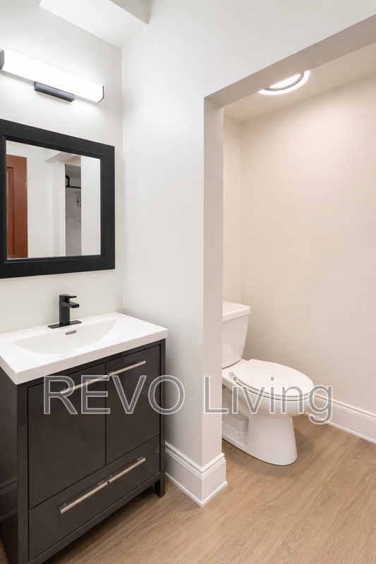 7 Centre St - Photo 3 of 10