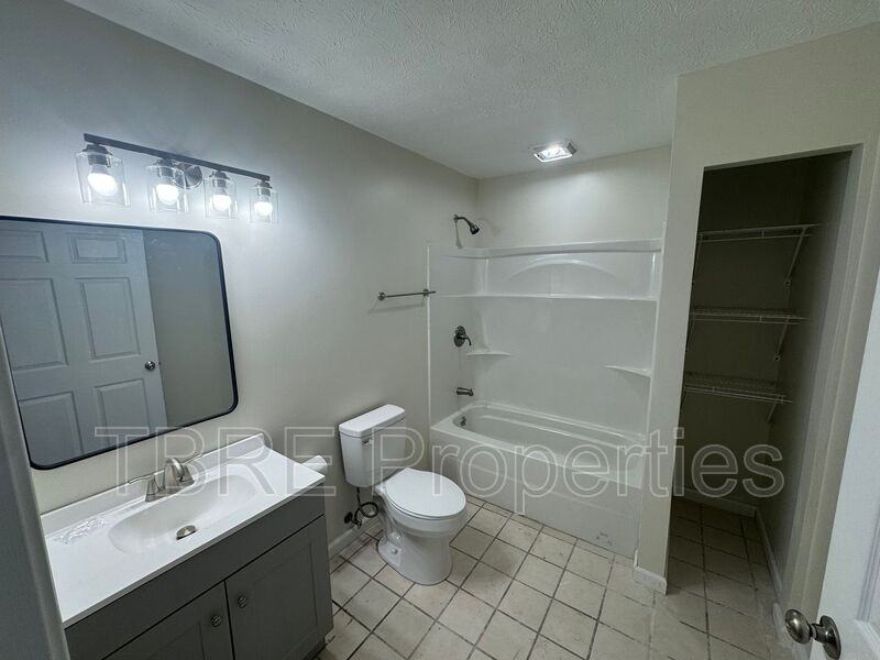 700 Jefferson St #3 - Photo 6 of 7