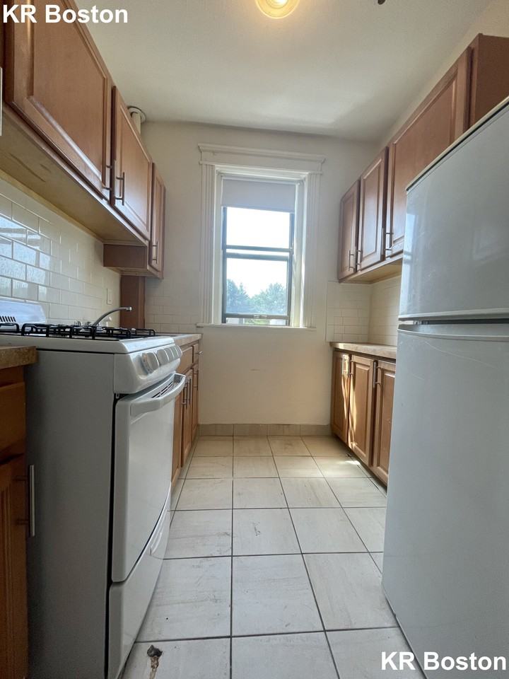 Commonwealth Ave #37 - Photo 3 of 8