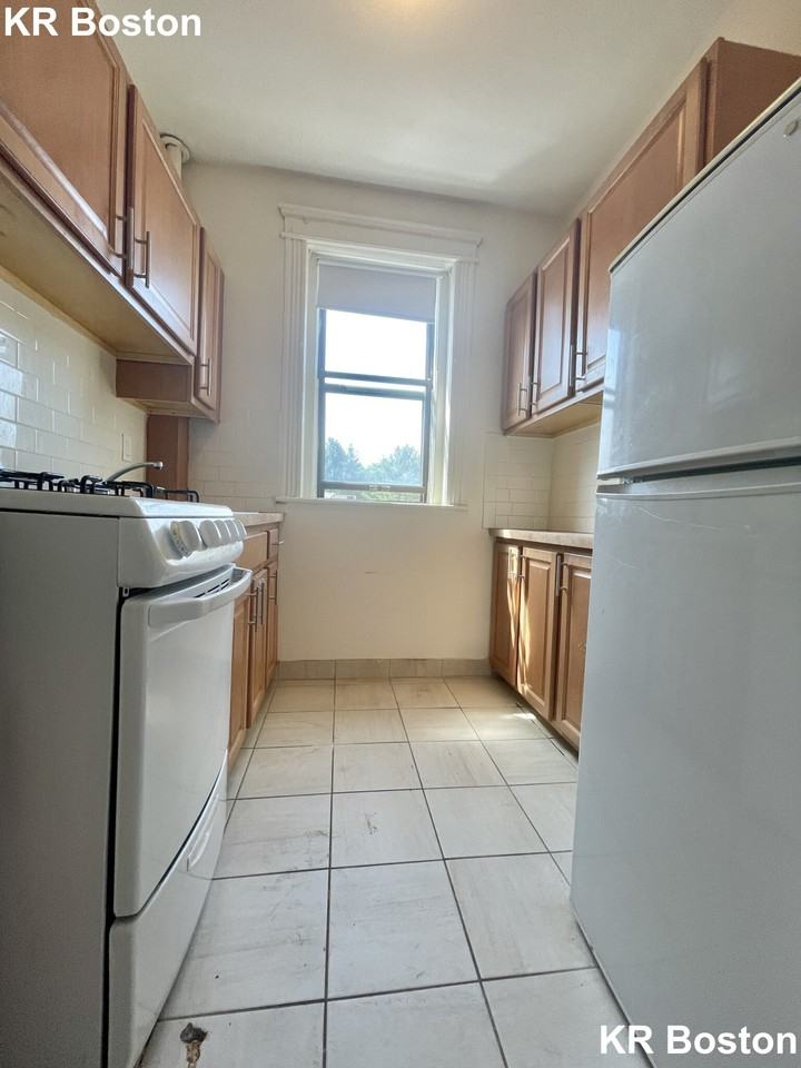 Commonwealth Ave #37 - Photo 5 of 8