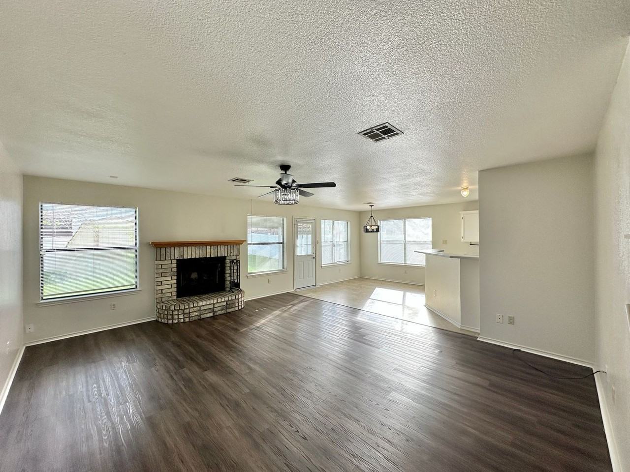 606 Bowen Ave - Photo 3 of 36