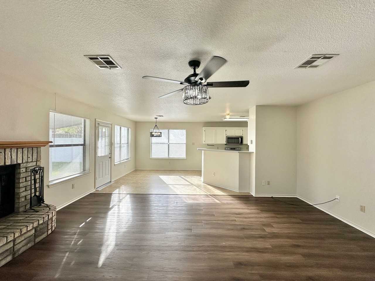 606 Bowen Ave - Photo 4 of 36