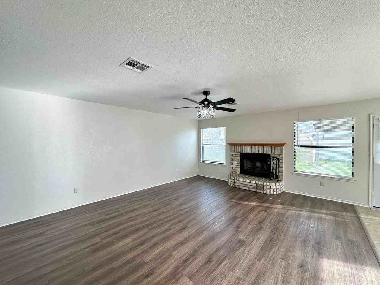 606 Bowen Ave - Photo 6 of 36