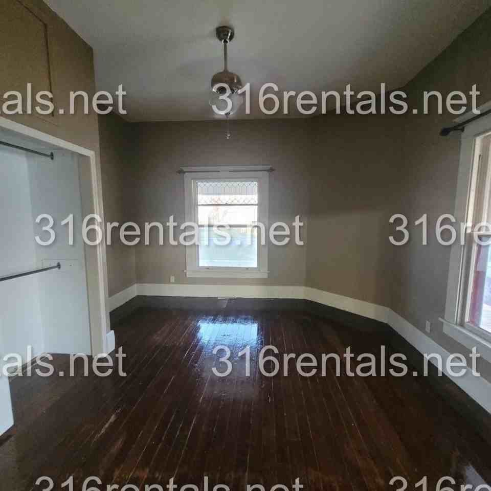 309 N Franklin Ave - Photo 2 of 7