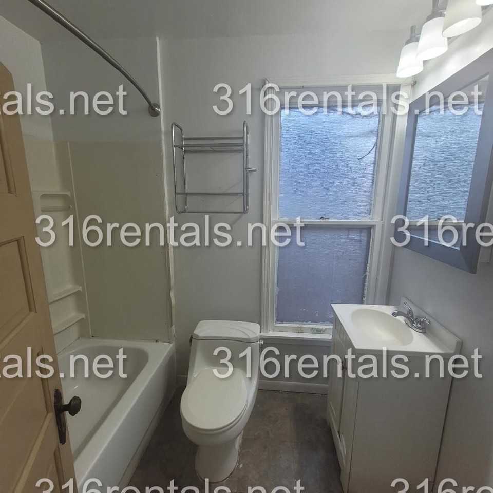 309 N Franklin Ave - Photo 4 of 7