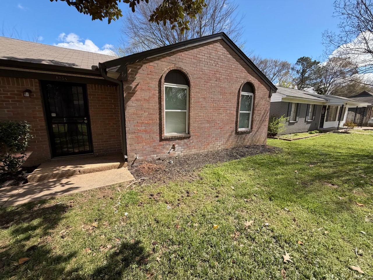 8254 Pinebrook Dr - Photo 4 of 50