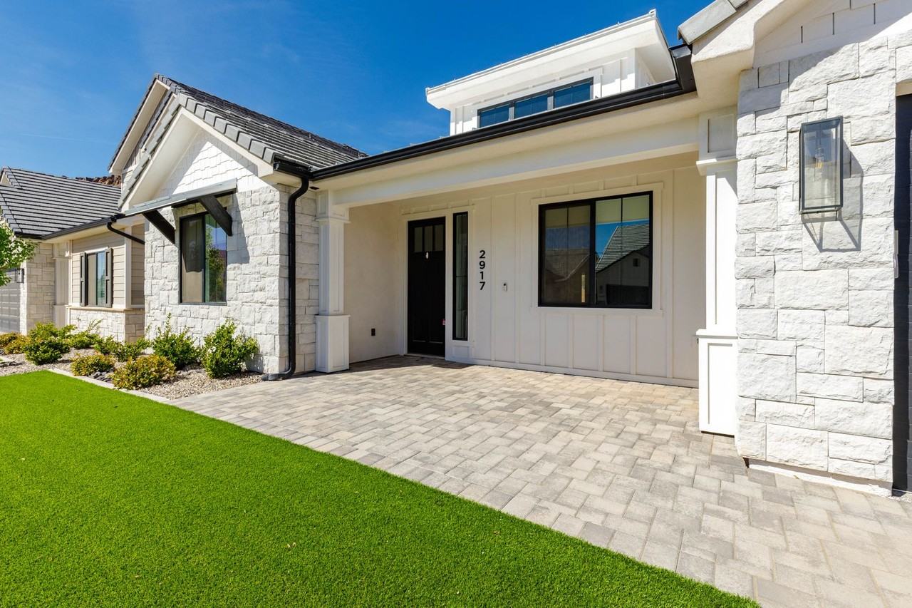 2917 E Rill Dr - Photo 4 of 26