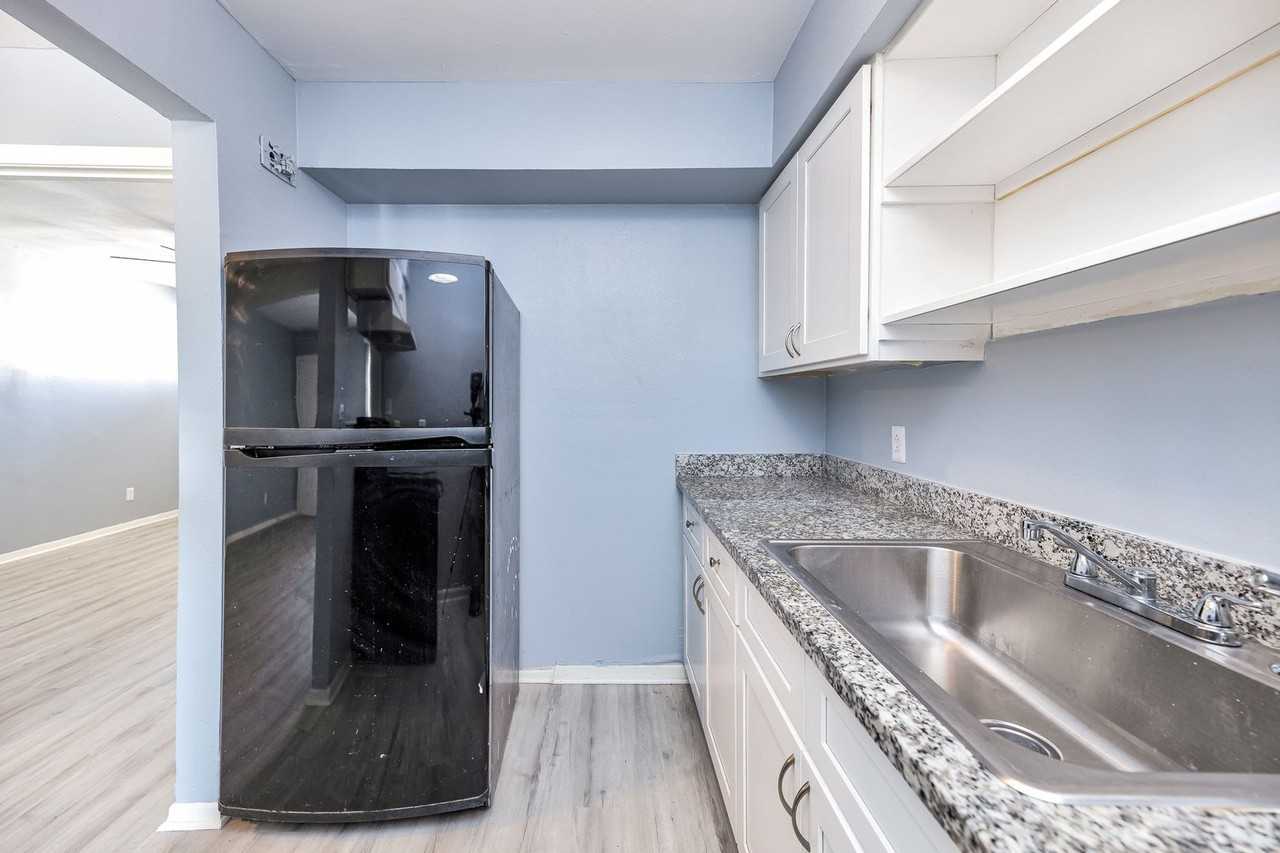 3040 Golfcrest Blvd #11 - Photo 6 of 9