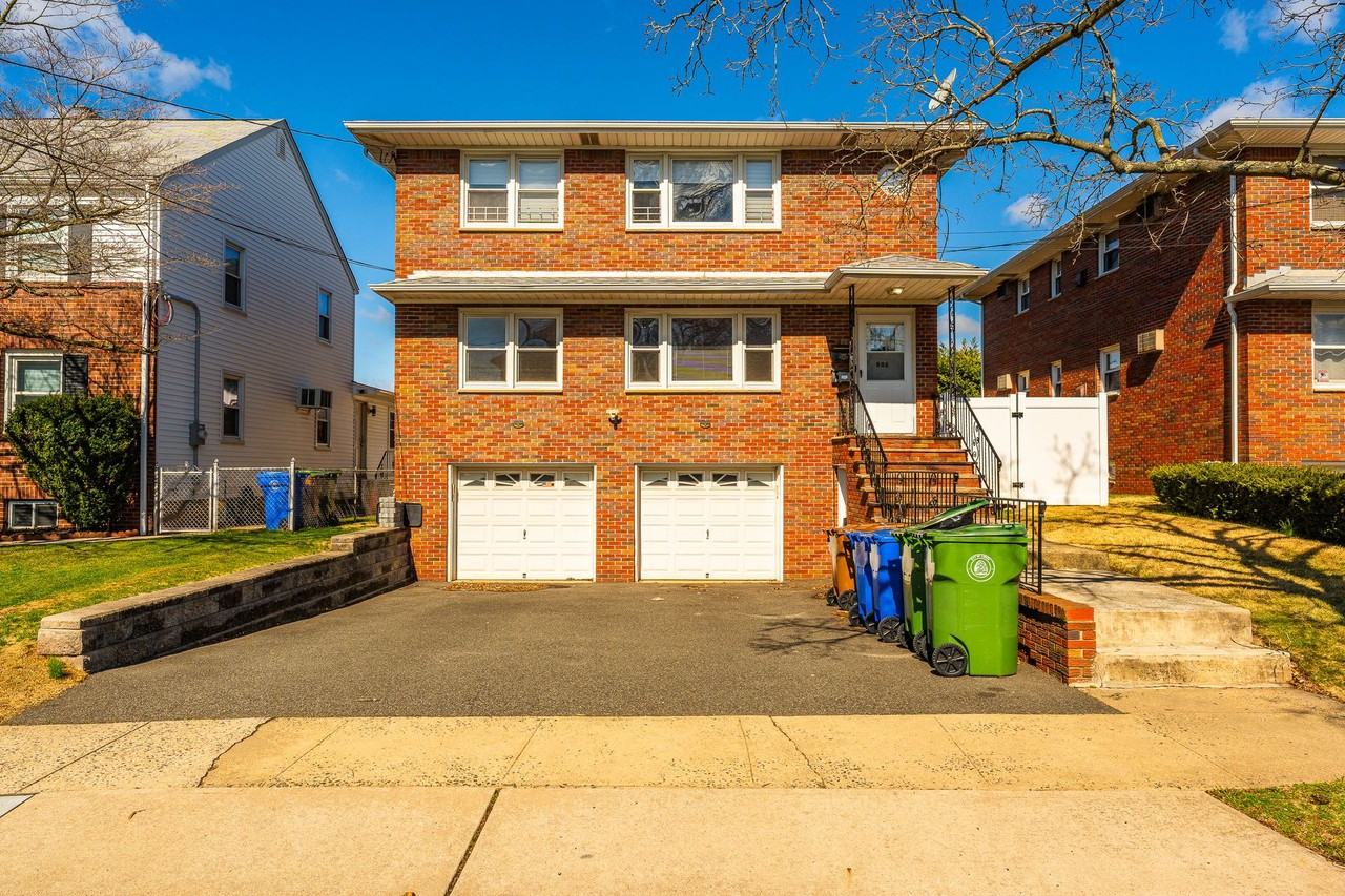 906 W Henry St - Photo 3 of 50