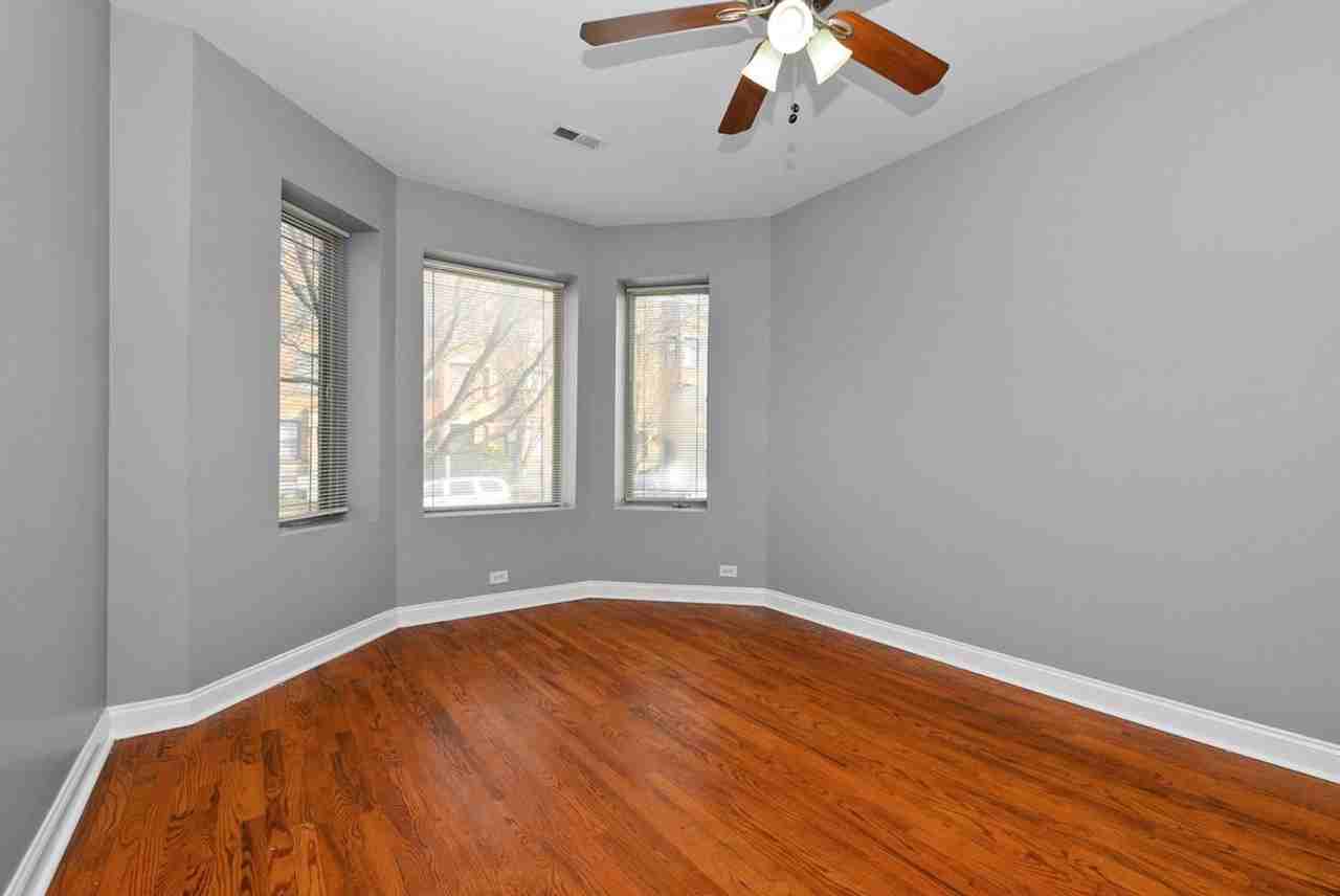 4626 S Calumet Ave - Photo 2 of 10