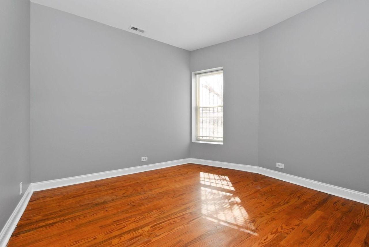 4626 S Calumet Ave - Photo 4 of 10