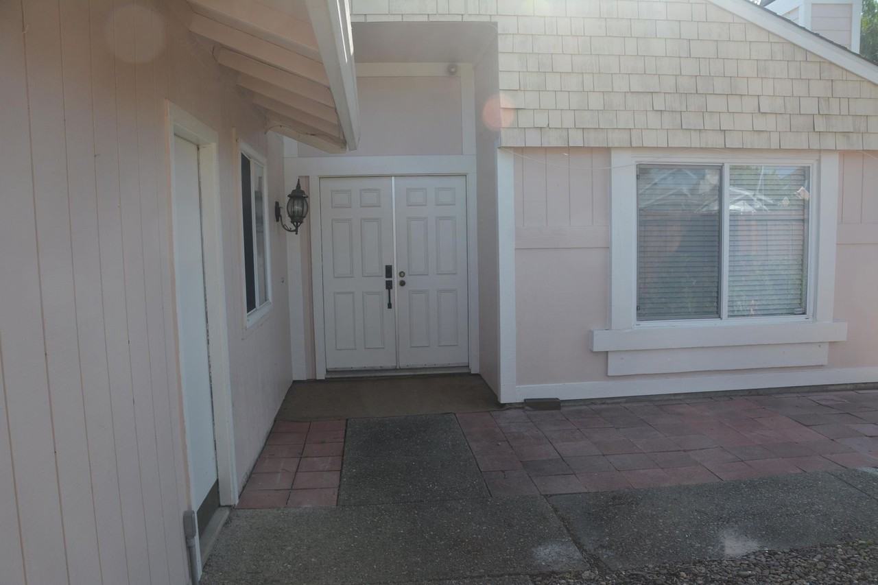 2221 Lynbrook Dr - Photo 2 of 35