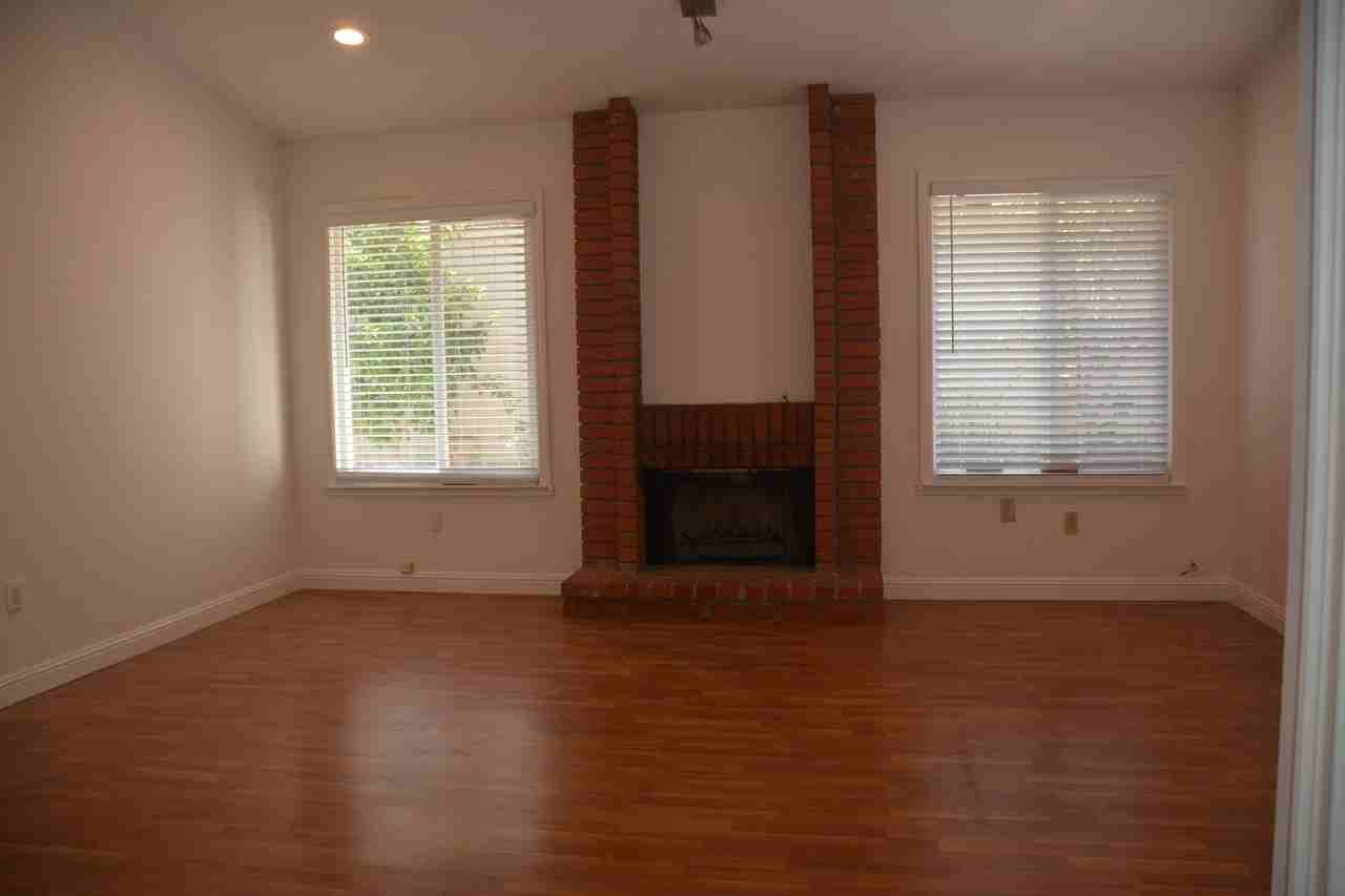 2221 Lynbrook Dr - Photo 5 of 35