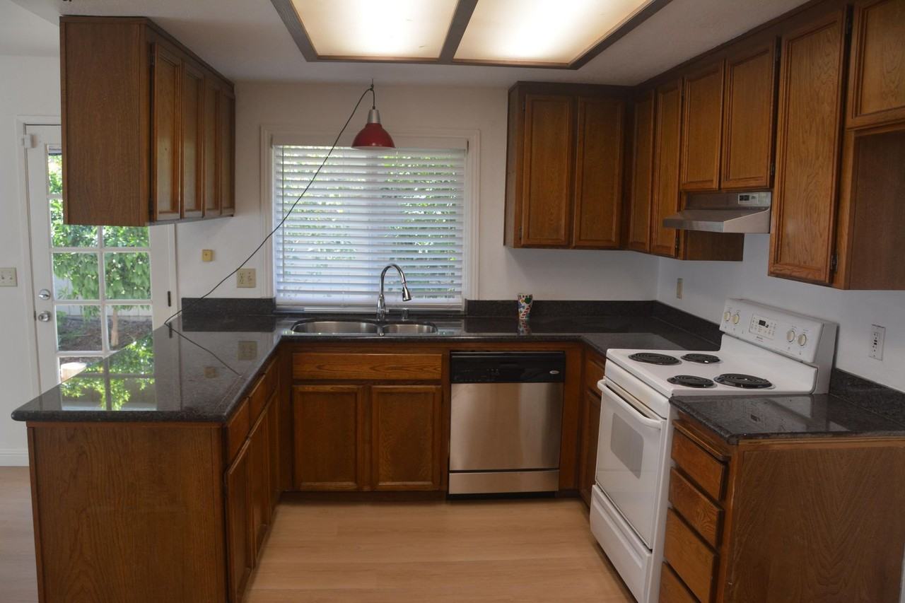 2221 Lynbrook Dr - Photo 7 of 35